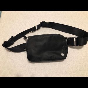 Lululemon Everywhere Belt Bag Black